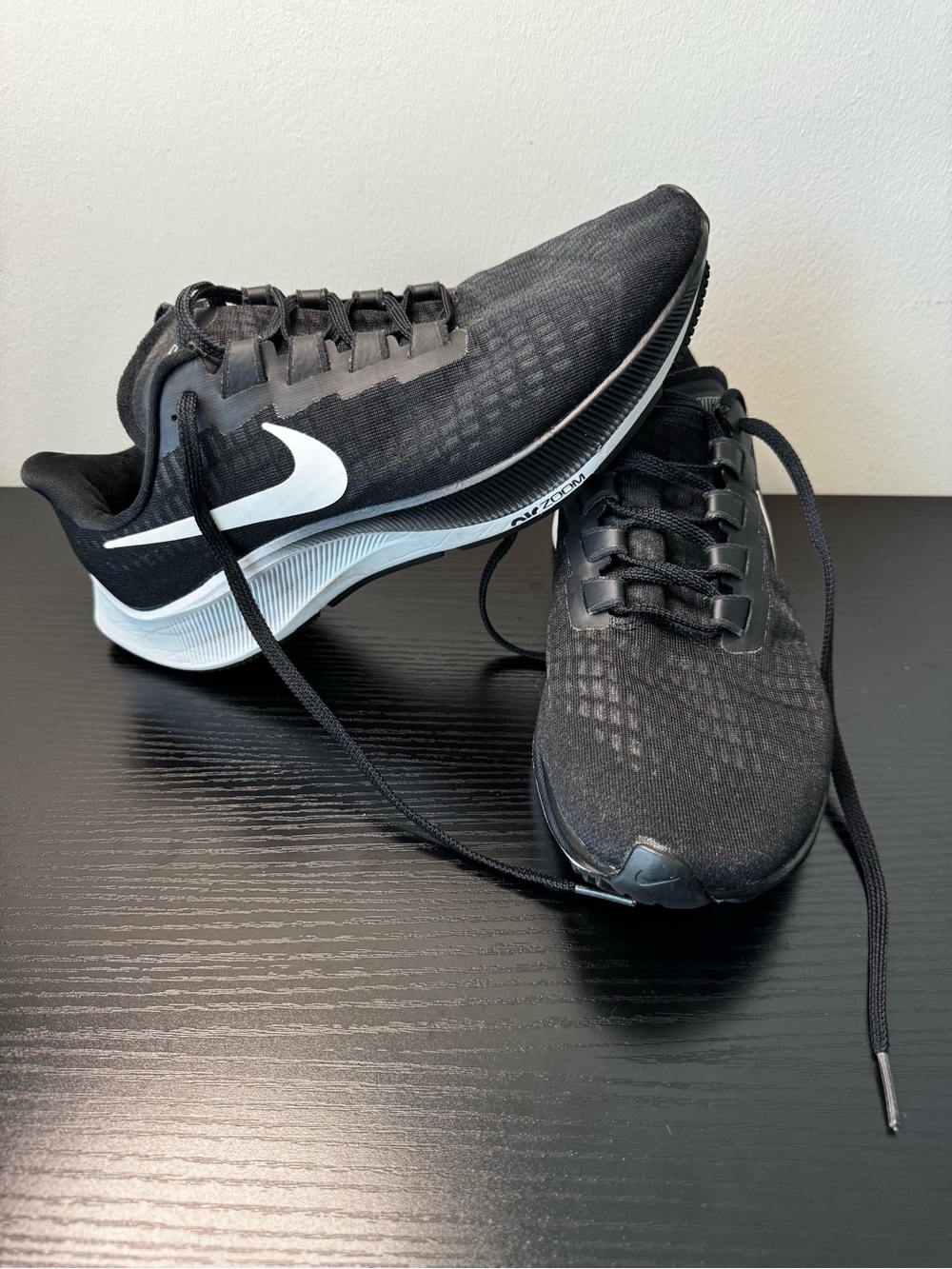 Nike Men’s Black & White Athletic Running Shoes